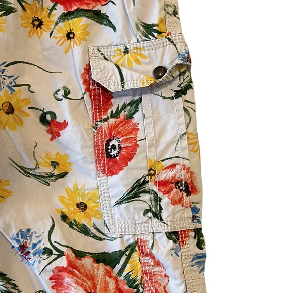 Anthropologie Hei Hei Floral Cargo Cropped Pants - 2 - Picture 9 of 13